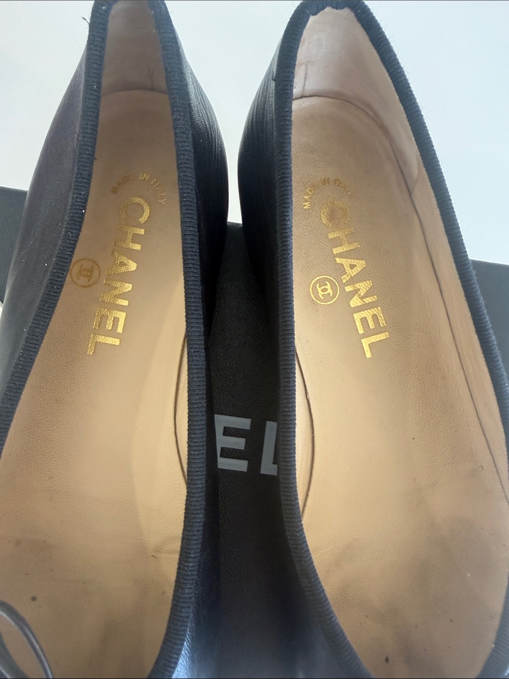 CHANEL Black Leather Cap-Toe Ballet Flats with Patent CC - Picture 4 of 13